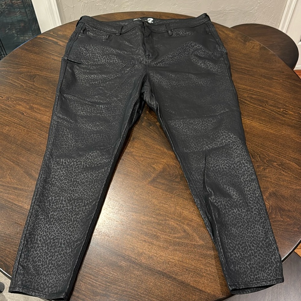 Seven7 Animal Print pants. Size 22W
